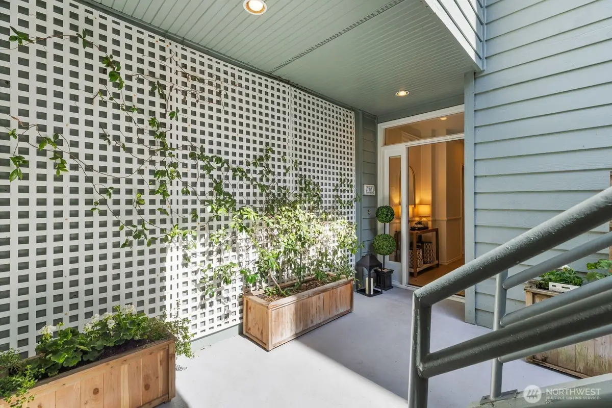 2349 Harbor Avenue Sw, Seattle, WA 98126 - #1