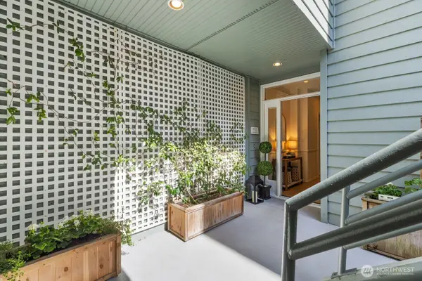 2349 Harbor Avenue Sw, Seattle, WA 98126