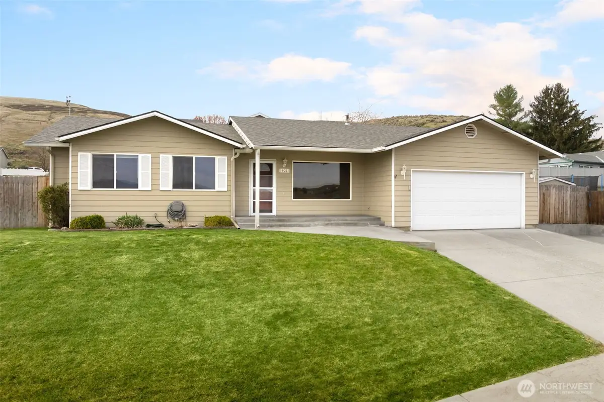 402 Lacey Avenue, Selah, WA 98942 - #1