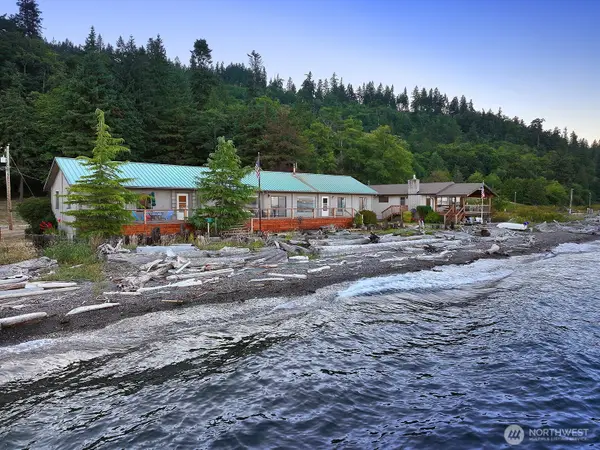 8267 Franklin Road, Clinton, WA 98236