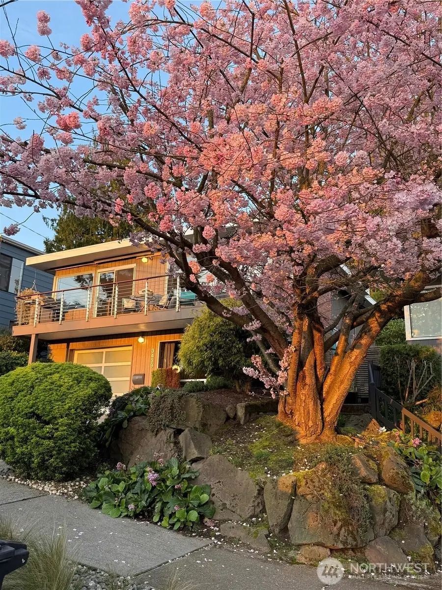 3439 24th Avenue W, Seattle, WA 98199 - #2