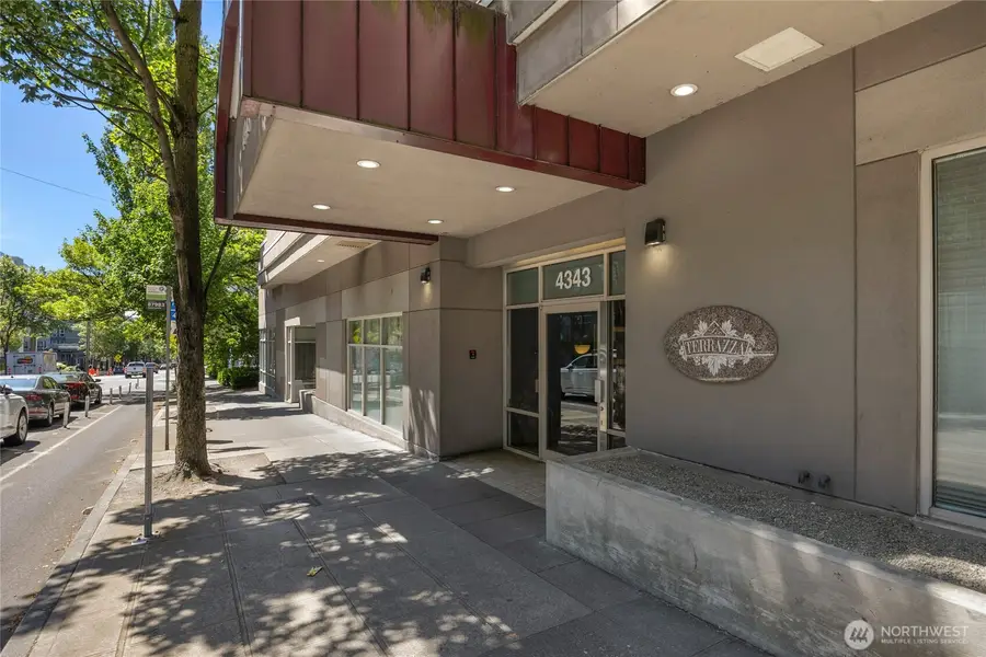 4343 Roosevelt Way Ne #401, Seattle, WA 98105 - #2