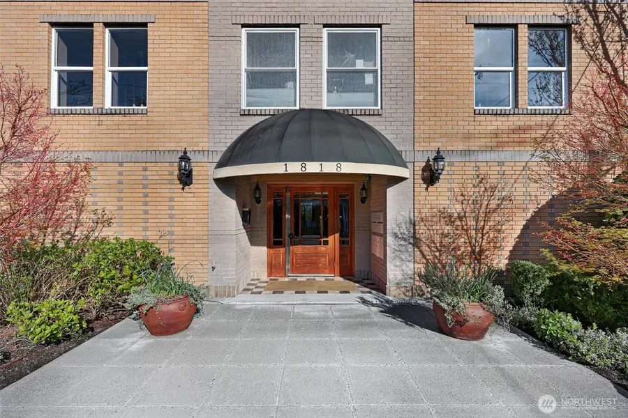 1818 Bigelow Avenue N #301, Seattle, WA 98109 - #2