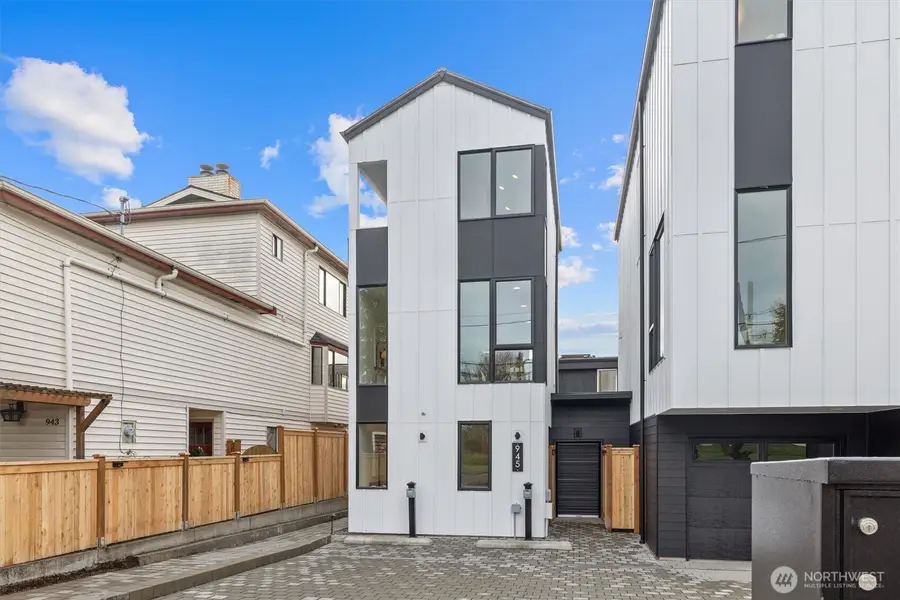 945 NW 61st Street, Seattle, WA 98107 - #3
