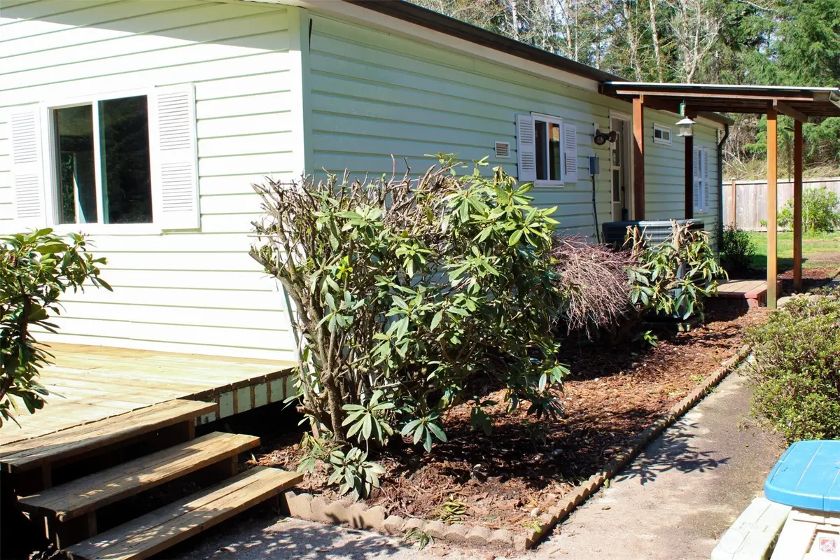 521 NE Larson Lake Rd, Belfair, WA 98528 - #1
