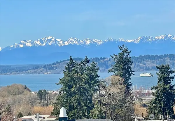 556 Holly Drive, Edmonds, WA 98020