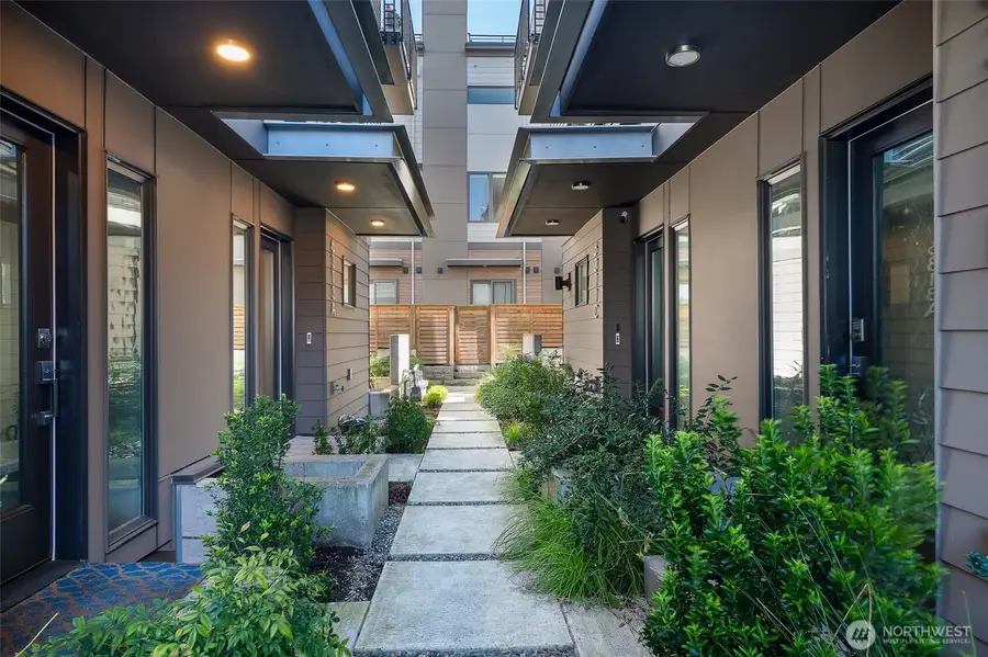 6313 9th Avenue Ne #A, Seattle, WA 98115 - #2