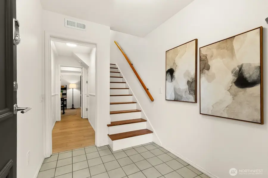 3835 25th Avenue W, Seattle, WA 98199 - #2