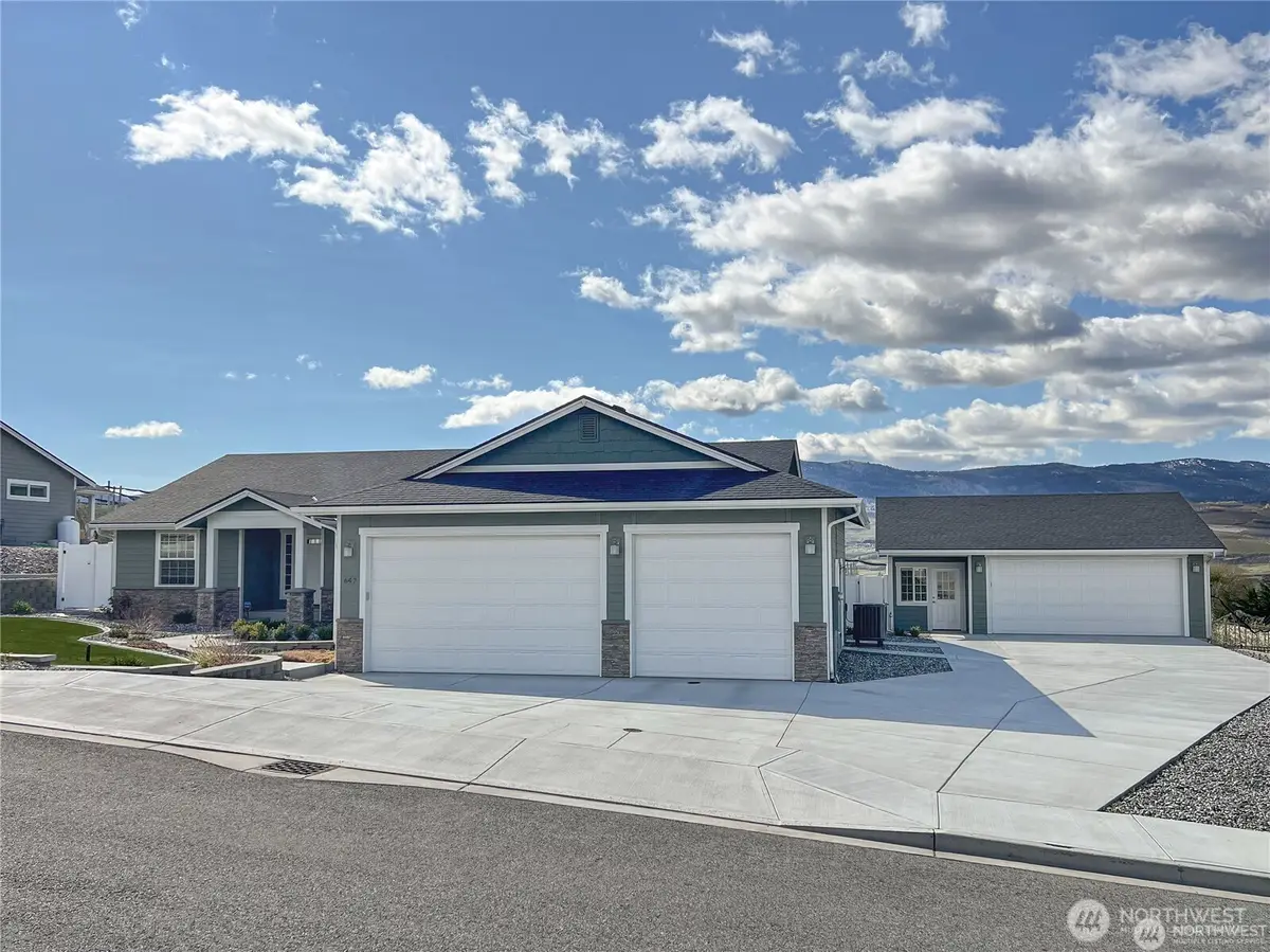 647 S Newton Avenue, East Wenatchee, WA 98802 - #1