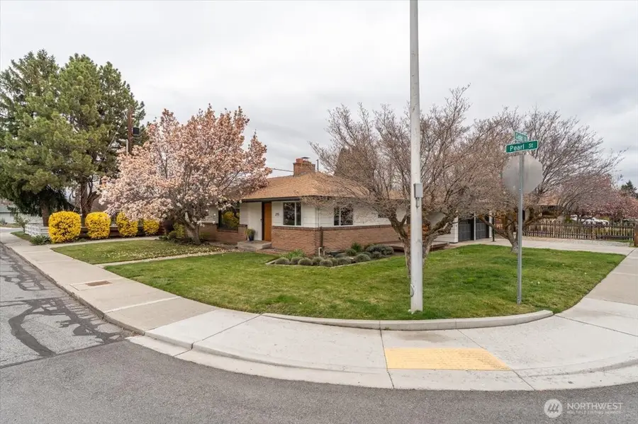 215 Pearl Street, Wenatchee, WA 98801 - #2