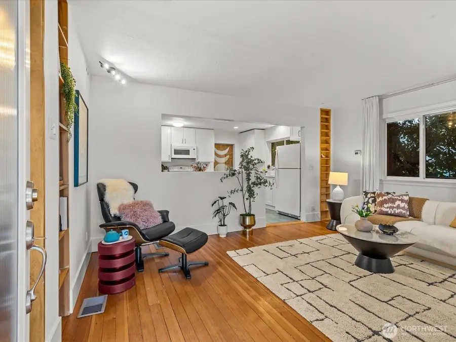 8117 17th Avenue Sw, Seattle, WA 98106 - #3