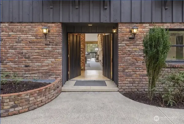 16521 NE 1st Place, Bellevue, WA 98008