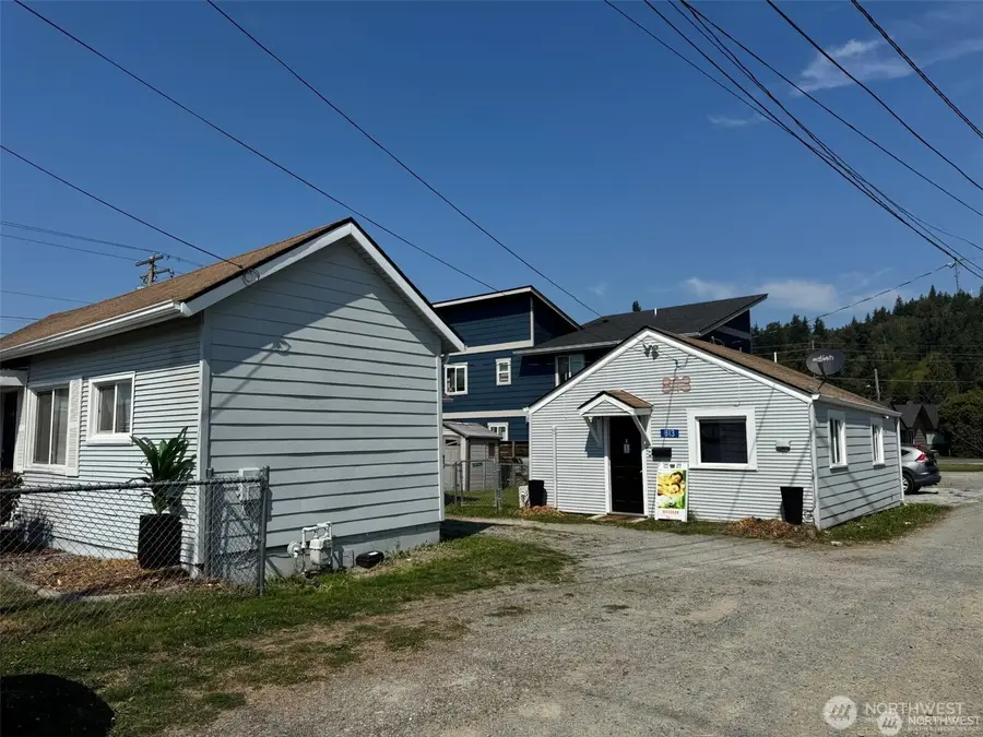 811 E Fairhaven Avenue, Burlington, WA 98233 - #3