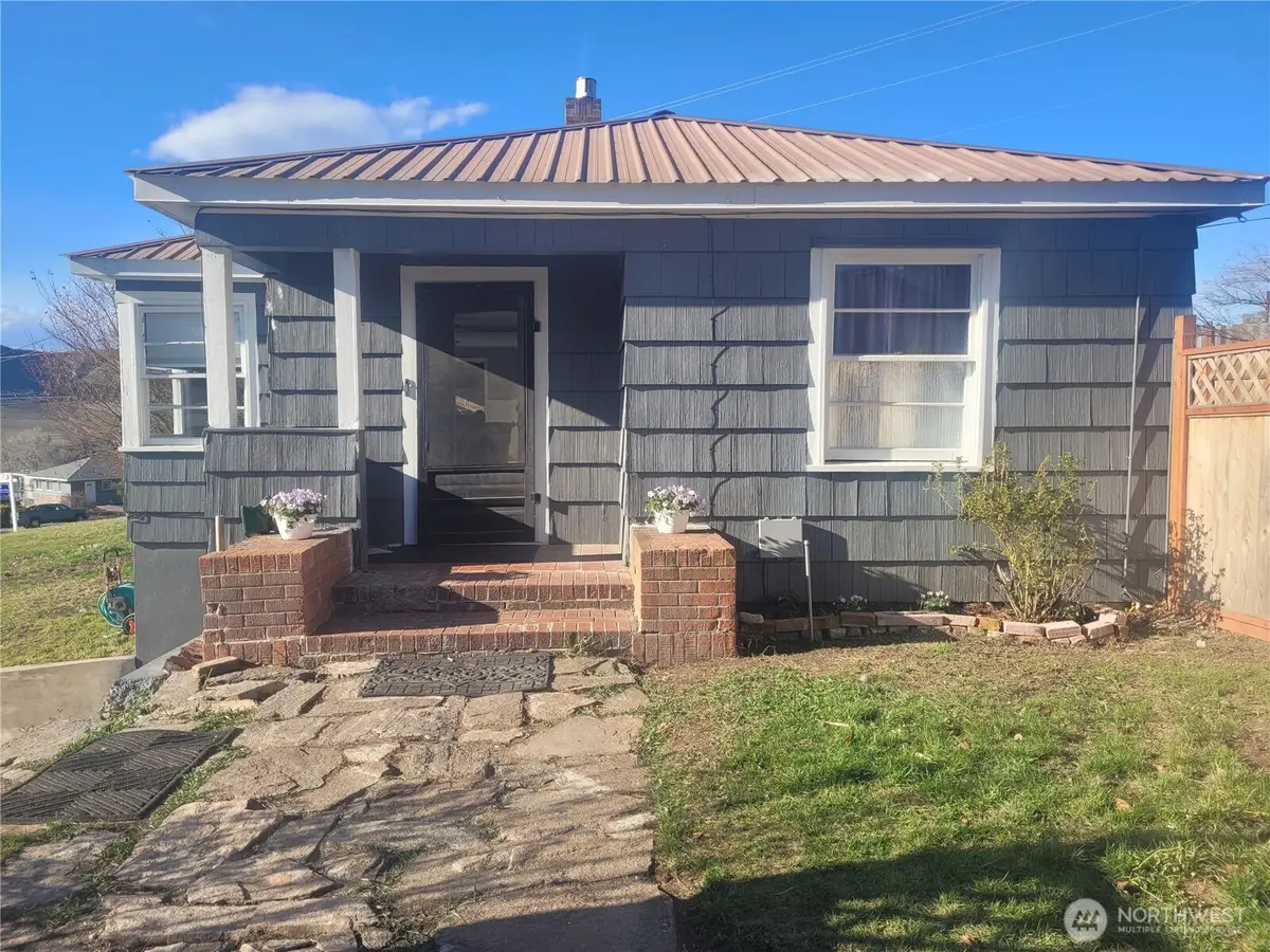 109 Antwine Avenue S, Tonasket, WA 98855 - #1
