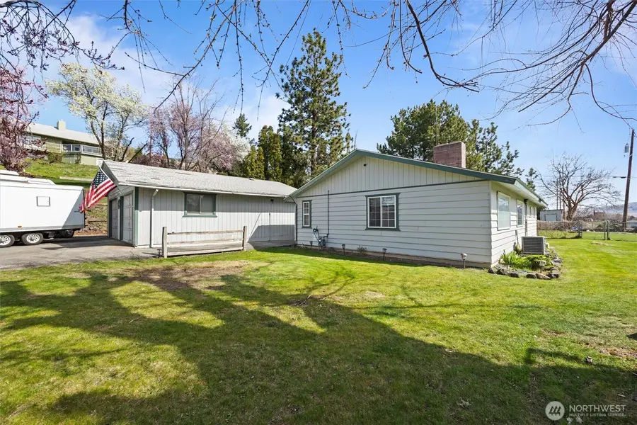 705 N 12th Street, Selah, WA 98942 - #2