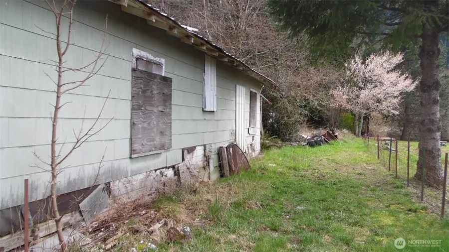 611 Adams Avenue, Morton, WA 98356 - #2