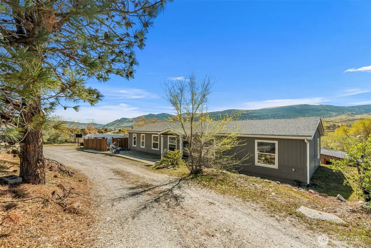 1053 S Perry Avenue, East Wenatchee, WA 98802 - #1