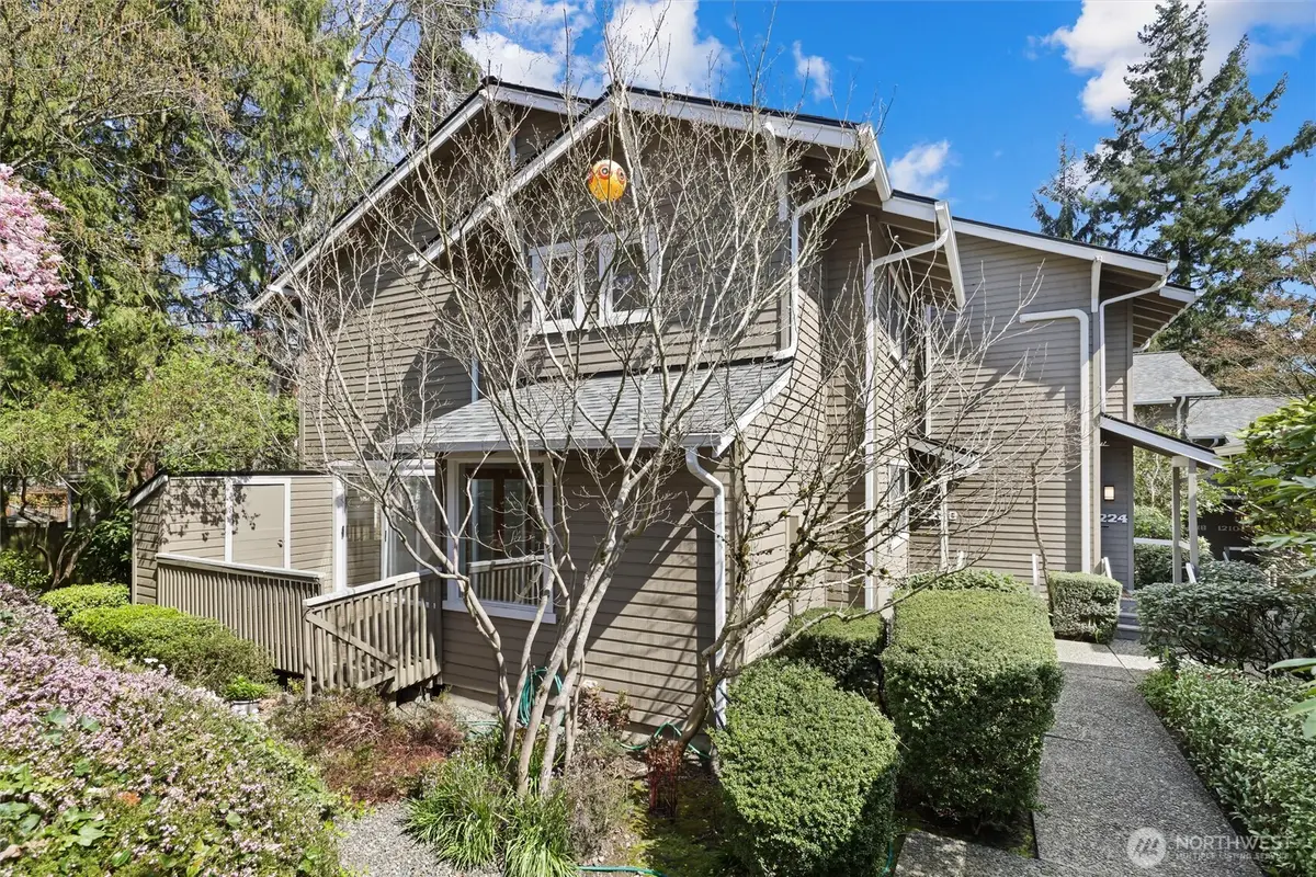 1230 101st Place Ne #1230, Bellevue, WA 98004 - #1