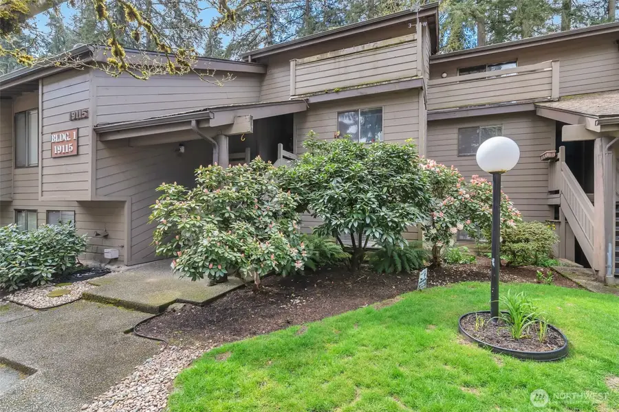 19115 Ballinger Way Ne #102, Lake Forest Park, WA 98155 - #2