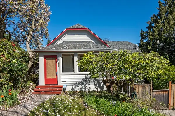 942 N 81st Street, Seattle, WA 98103