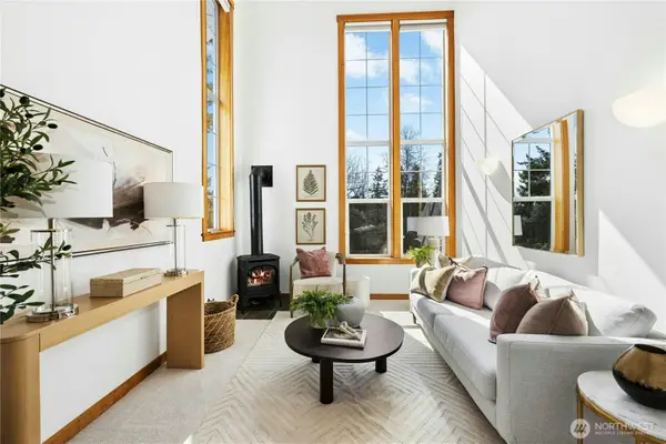 115 Hall Brothers Loop Ne #208, Bainbridge Island, WA 98110