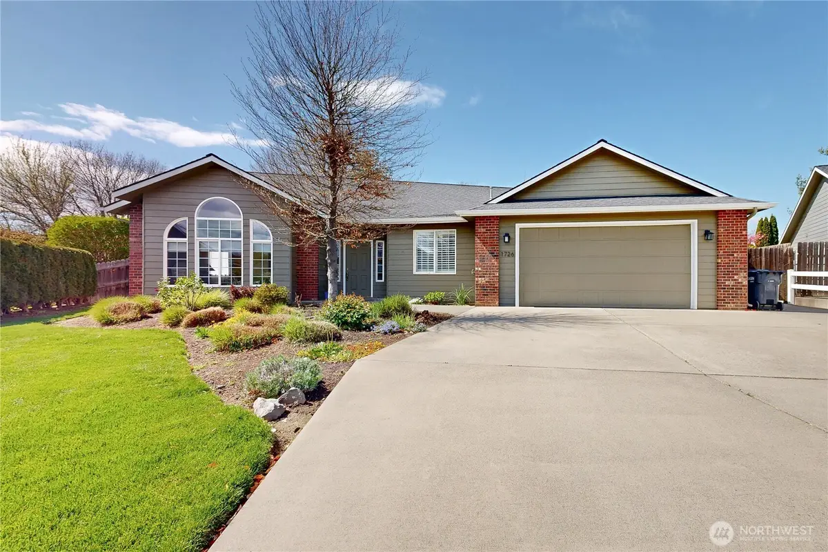 1726 SE Grassland Court, College Place, WA 99324 - #1