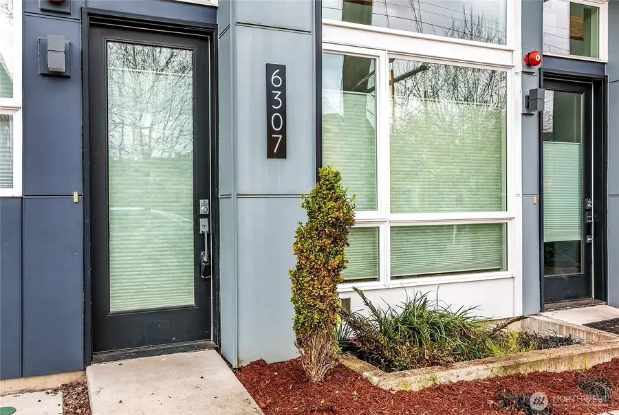 6307 34th Avenue Sw, Seattle, WA 98126 - #2
