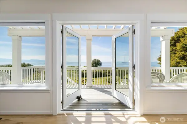 2029 West Beach Road, Oak Harbor, WA 98277