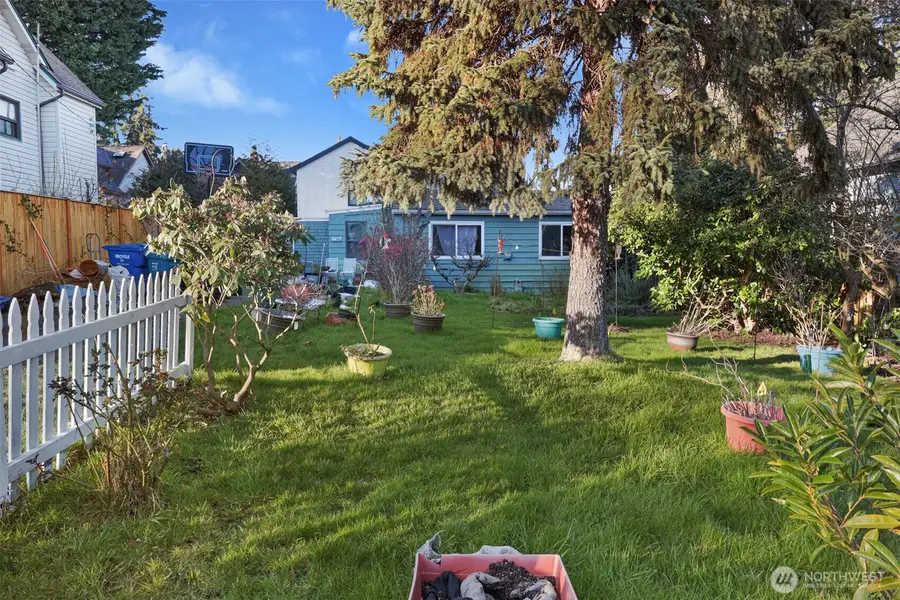 528 N 70th Street, Seattle, WA 98103 - #3