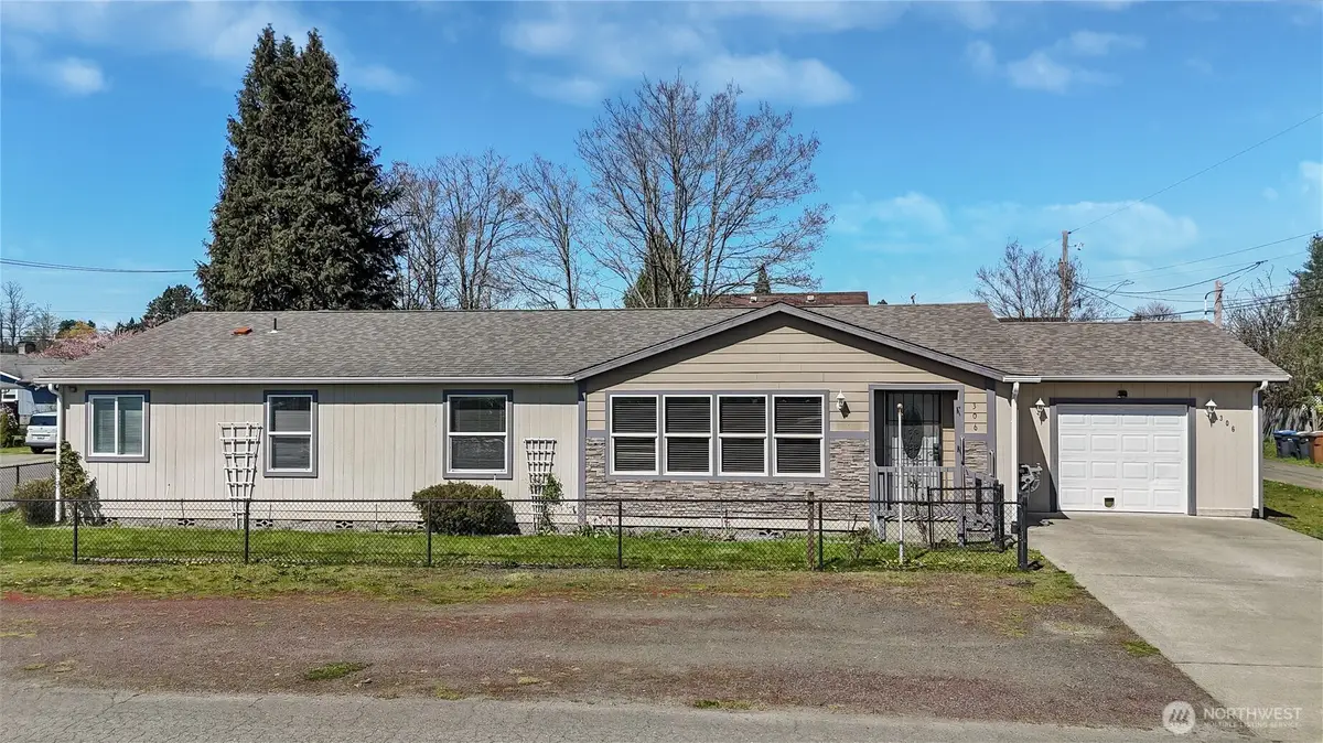306 E H Street, Shelton, WA 98584 - #1