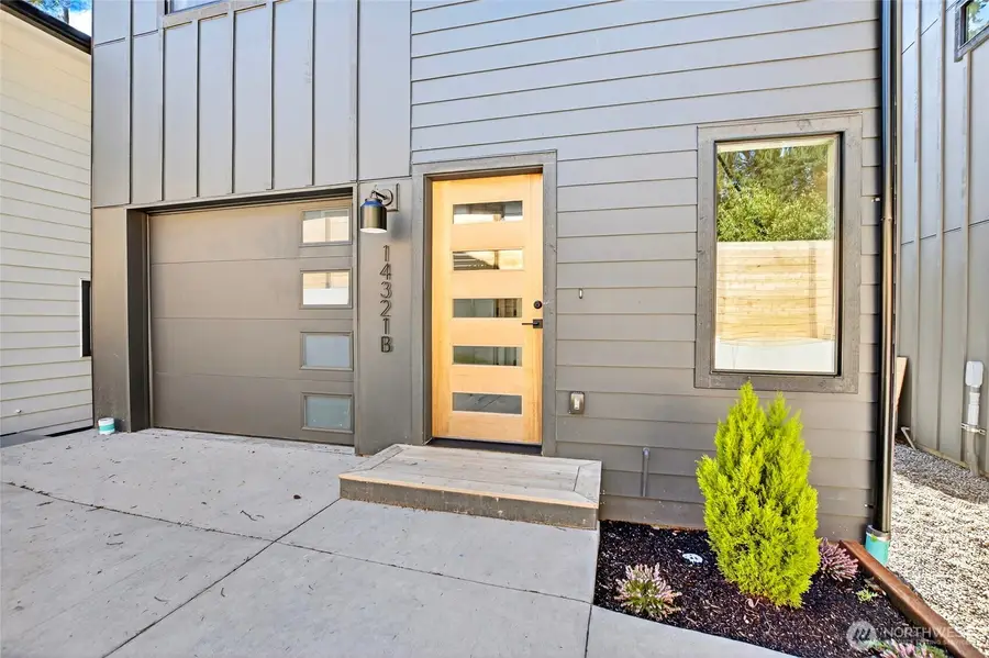 14321 Interlake Avenue N #B, Seattle, WA 98133 - #3