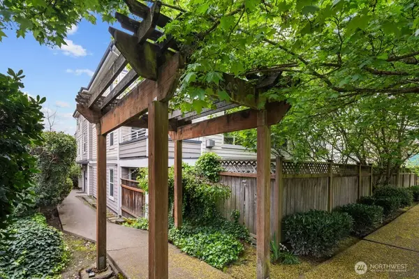 10549 Stone Ave N #303, Seattle, WA 98133