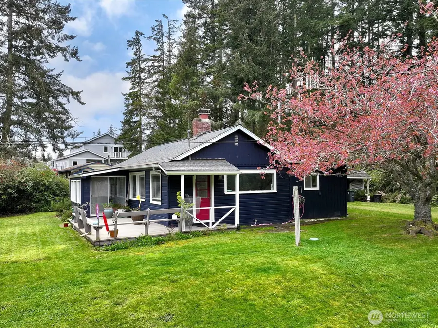 2712 North Bluff Road, Greenbank, WA 98253 - #2