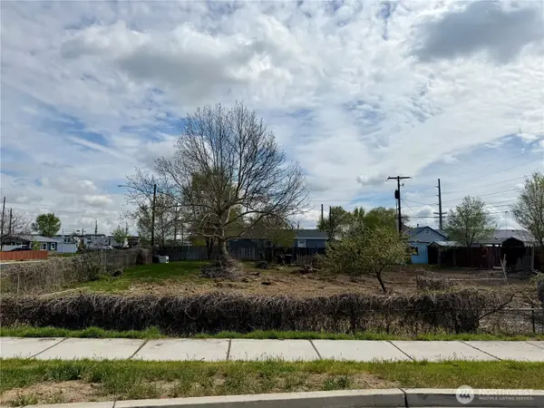 9917 NE Highland Dr #8 & 9, Moses Lake, WA 98837