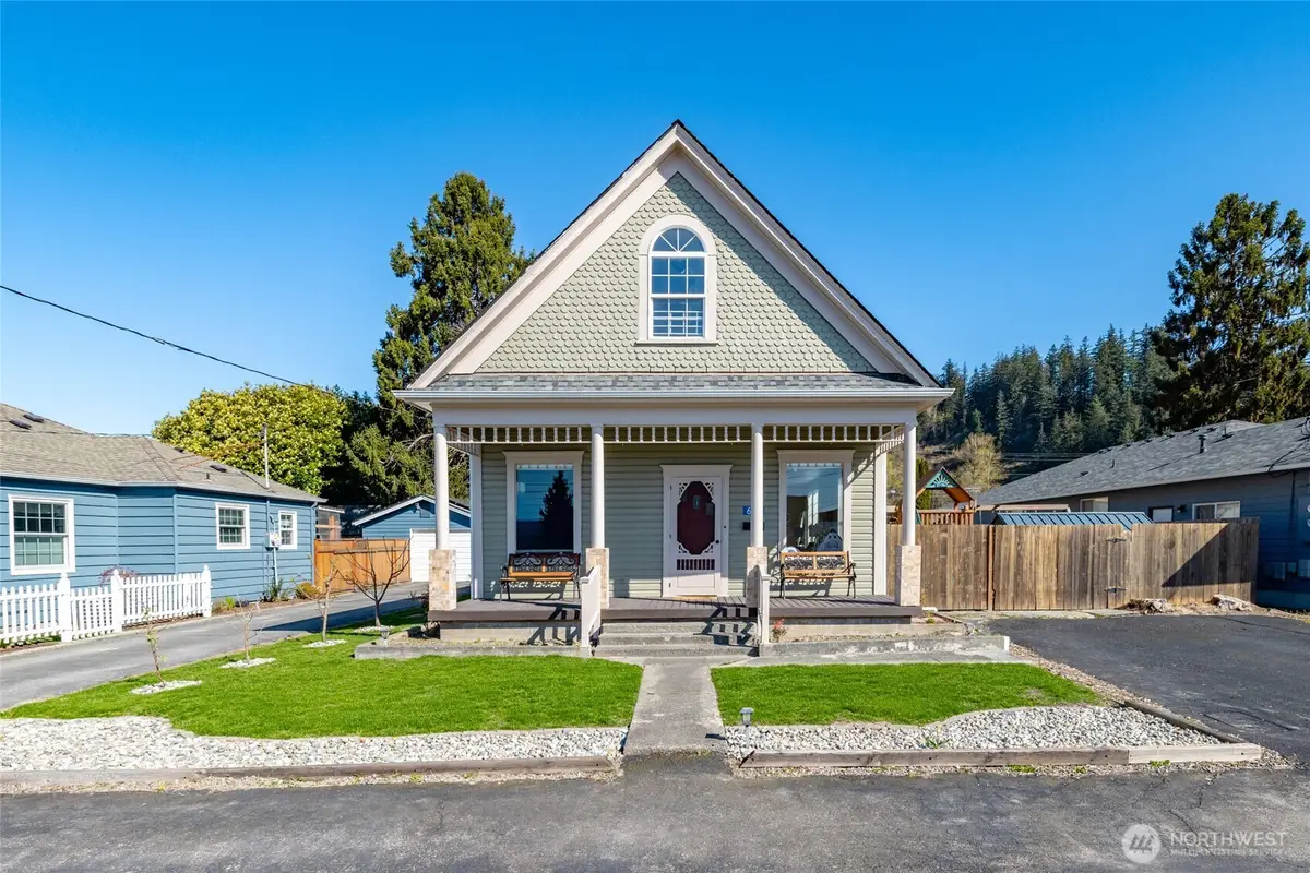 625 E Hazel Avenue, Burlington, WA 98233 - #1