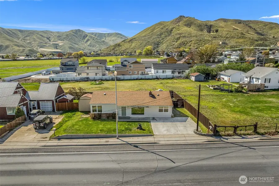 565 Crawford Avenue, Wenatchee, WA 98801 - #2