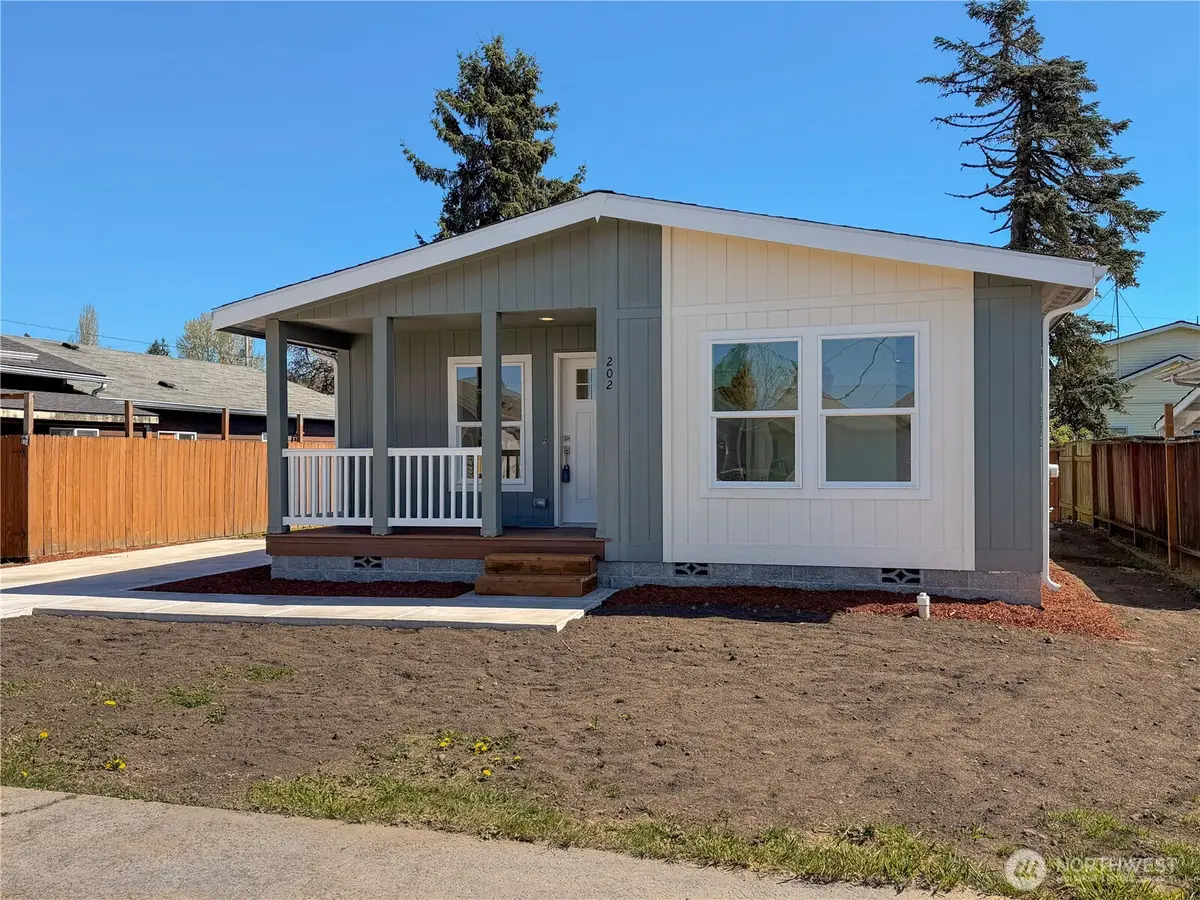 202 S 9th Avenue, Kelso, WA 98626 - #1