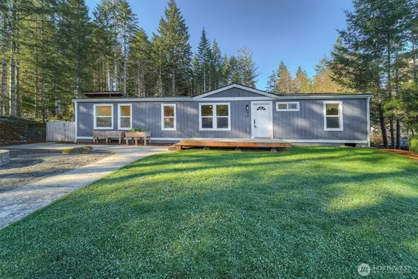 42 E Mossflower Lane, Grapeview, WA 98546