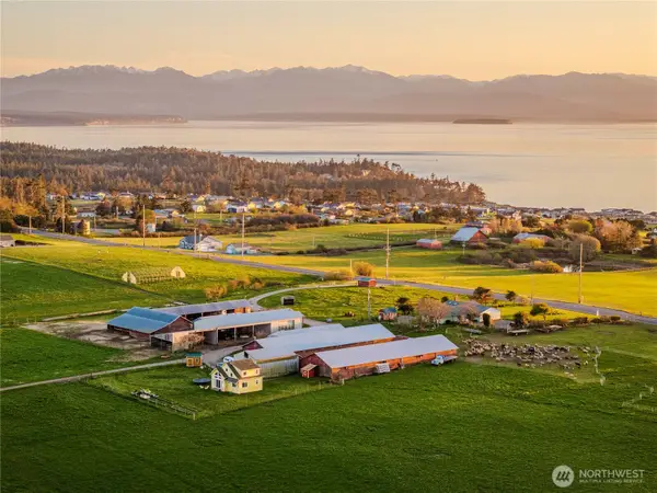 886 West Beach Road, Coupeville, WA 98239