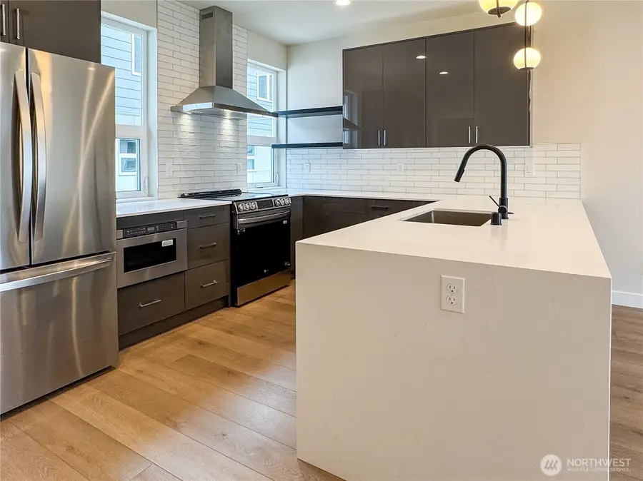 6949 42nd Avenue S, Seattle, WA 98118 - #2