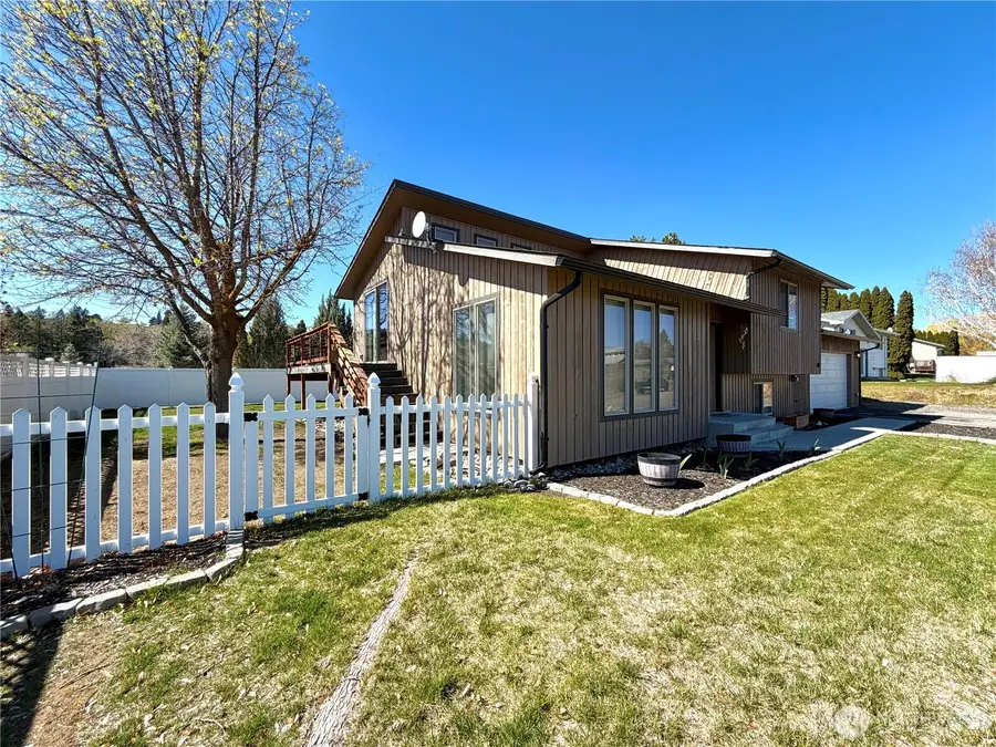 611 Hillcrest Circle Drive, Omak, WA 98841 - #2