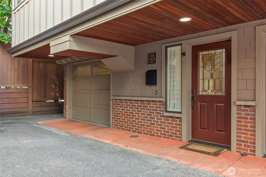 924 2nd Avenue W, Seattle, WA 98119 - #2