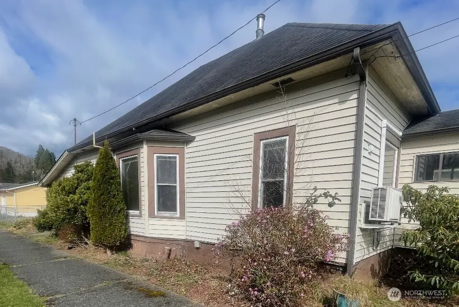 201 Emerson Avenue, Hoquiam, WA 98550 - #2