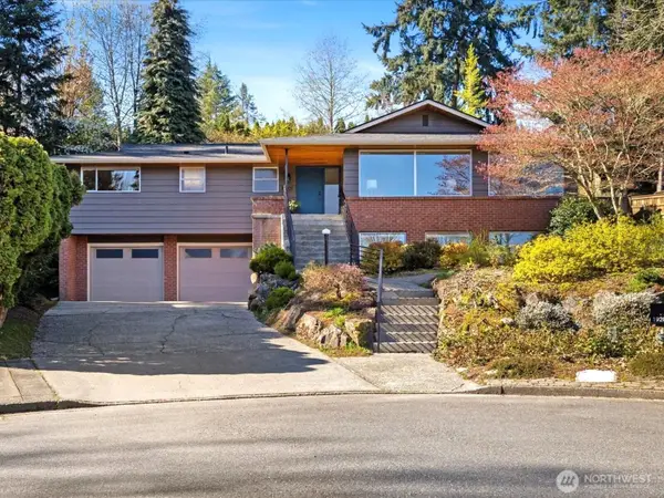 19201 51st Avenue Ne, Lake Forest Park, WA 98155