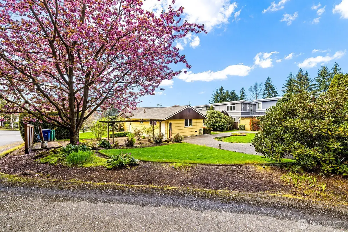 8236 120th Avenue Ne, Kirkland, WA 98033 - #1