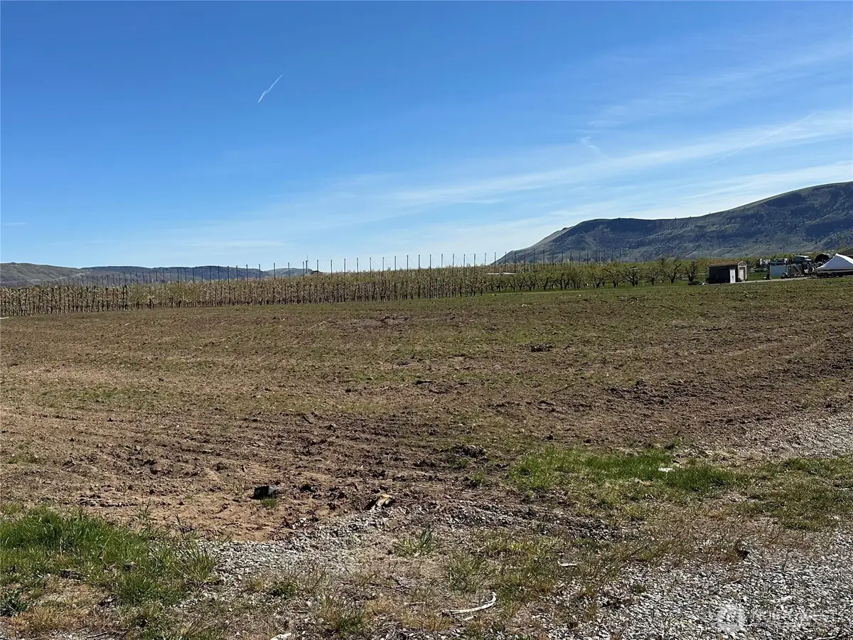 583 S Van Well Avenue, East Wenatchee, WA 98802 - #1