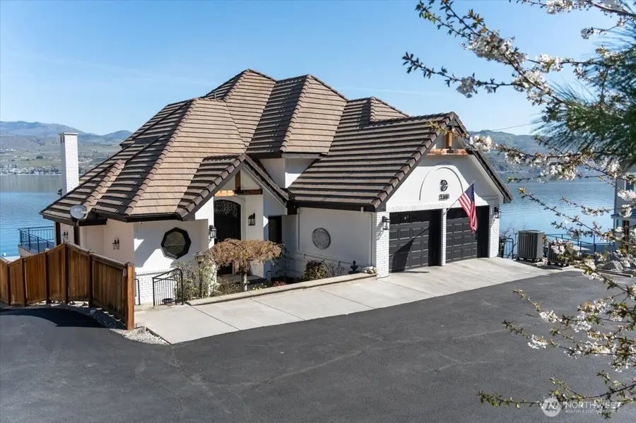 3300 S Lakeshore Rd, Chelan, WA 98816 - #3