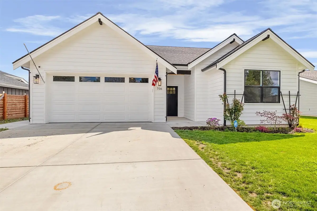 706 E 4th St, Nooksack, WA 98276 - #1