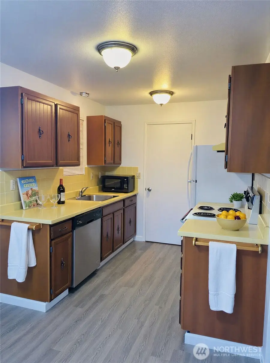 8848 Interlake Avenue N, Seattle, WA 98103 - #3