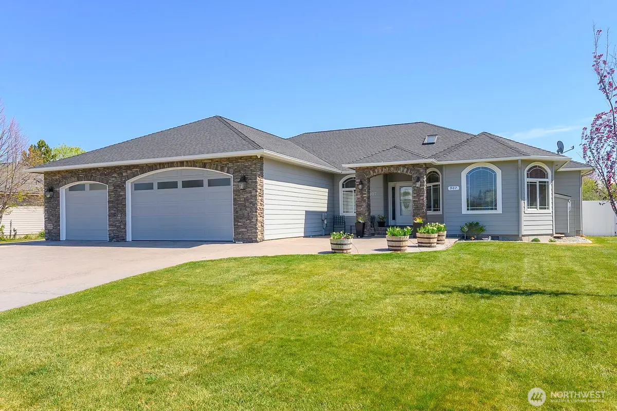 907 S Sand Dune Road, Moses Lake, WA 98837 - #1